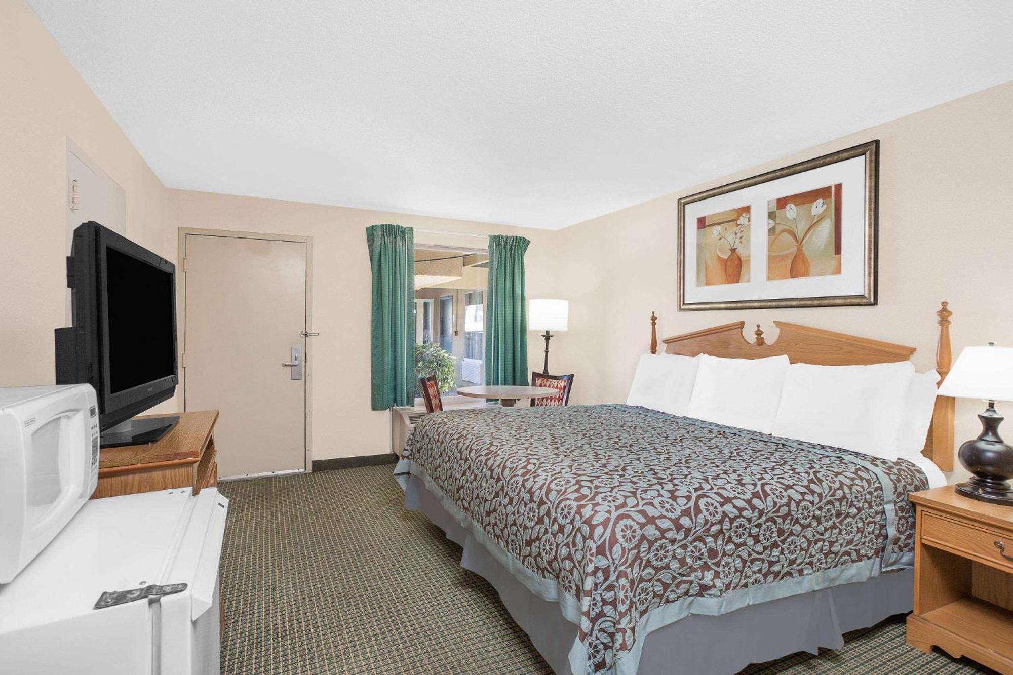 Days Inn By Wyndham Attalla Bagian luar foto