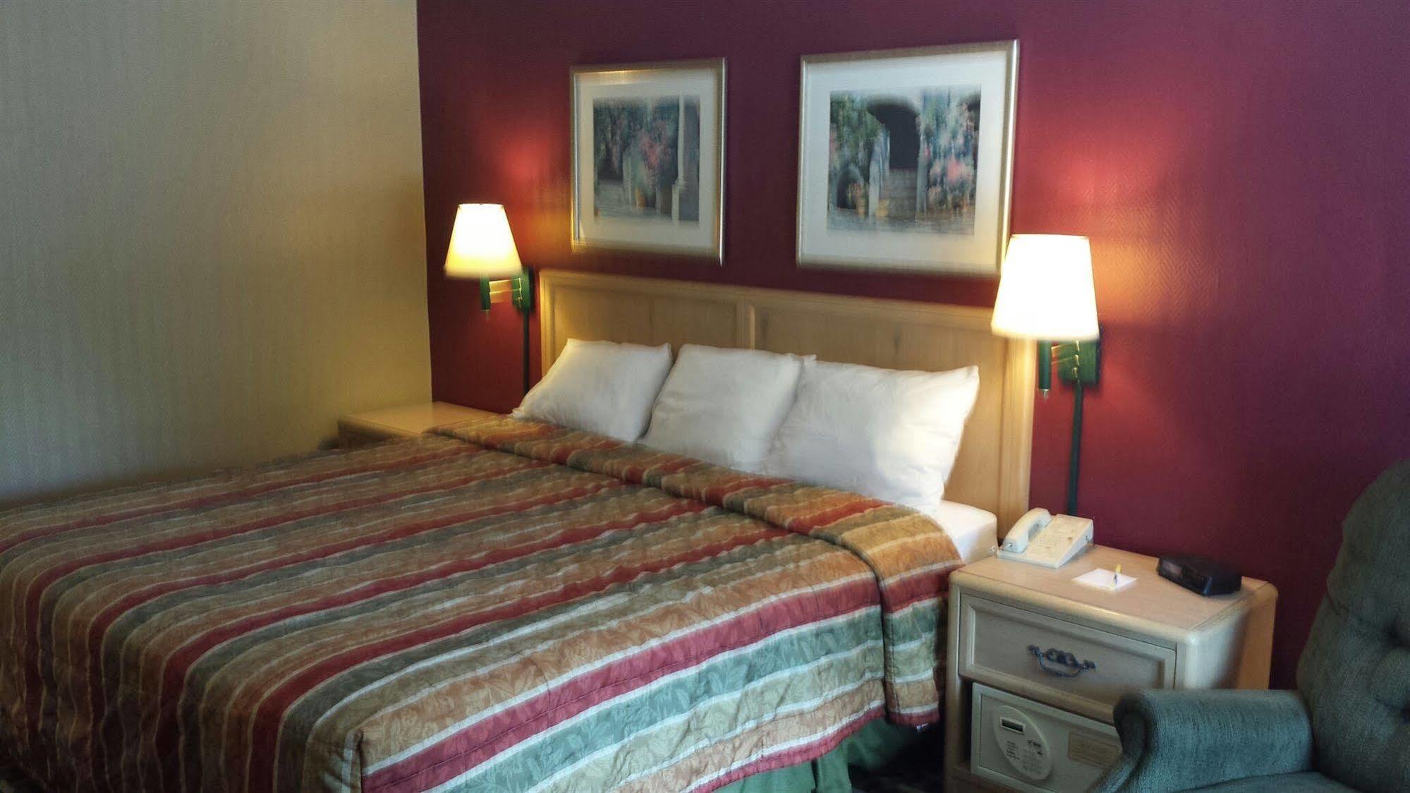 Days Inn By Wyndham Attalla Bagian luar foto